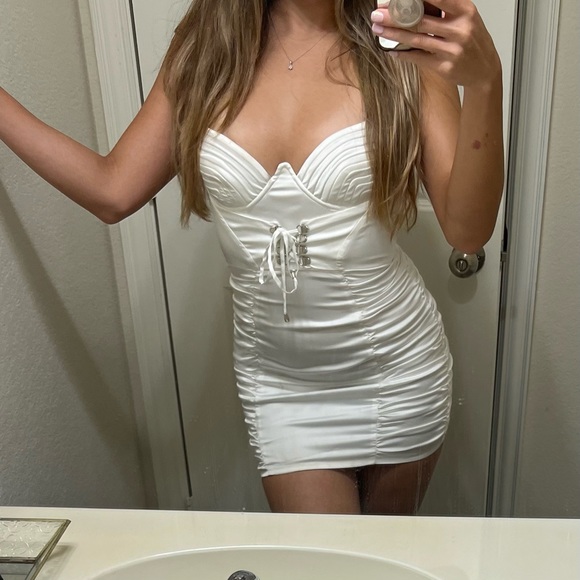 OH POLLY Sugar Ruche Underwired Satin Mini Dress in Oyster White US 6 - Picture 3 of 4